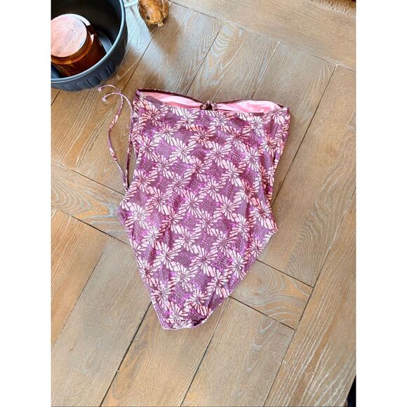 Xirena Analyse Onepiece swimsuit in the Night Blossom print Size Large - Picture 3 of 5